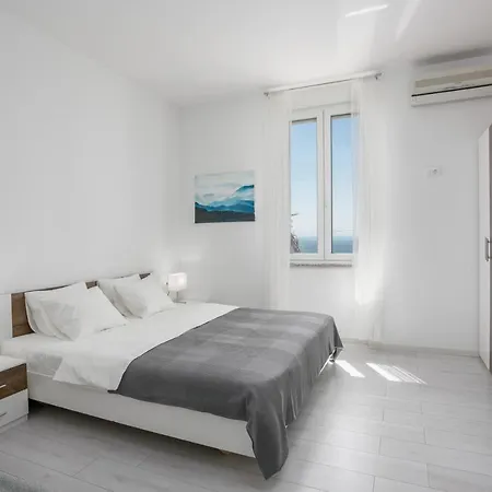 Zora Apartment *